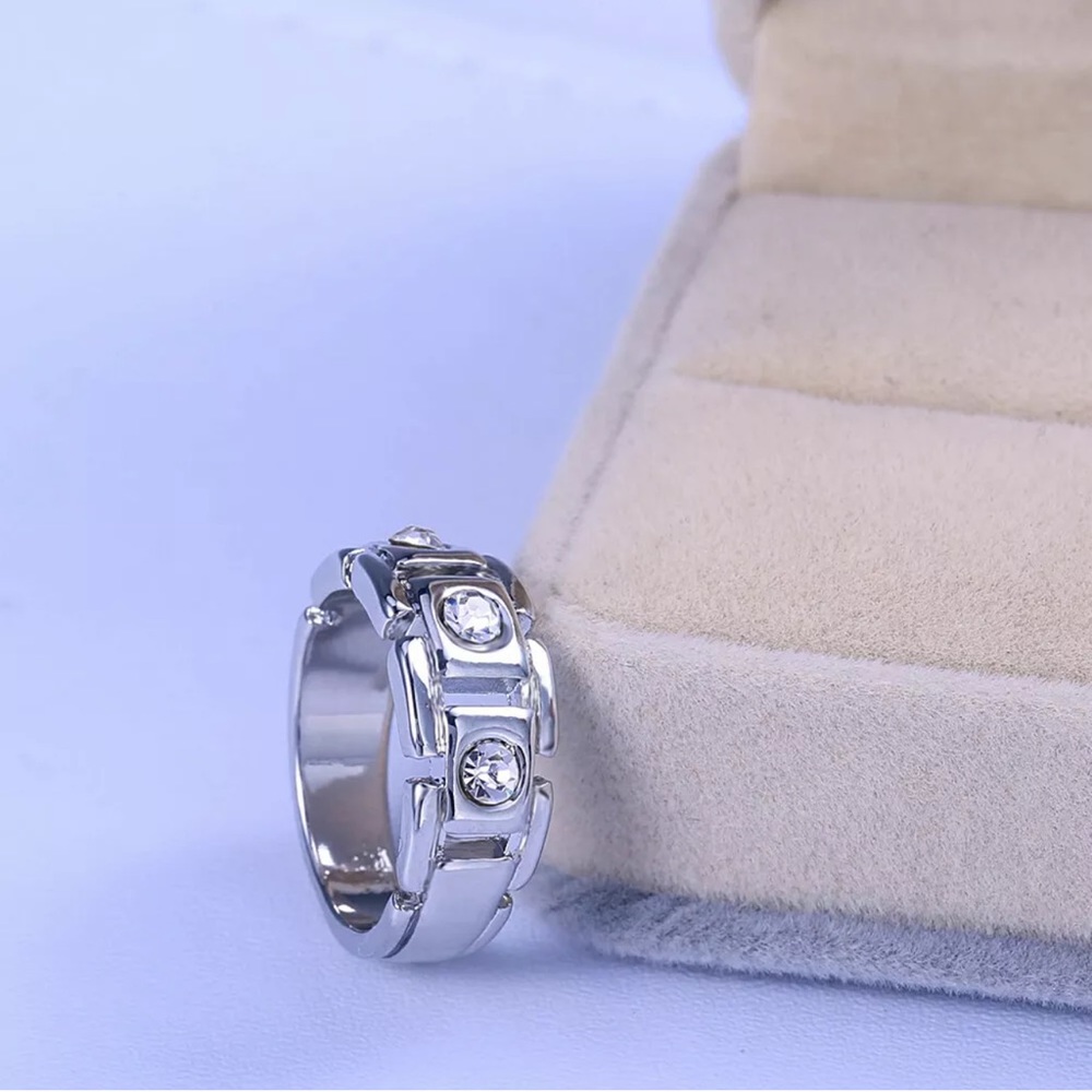 925 Silver Ring Round Cut White Sapphire Ring - Picture 3 of 4